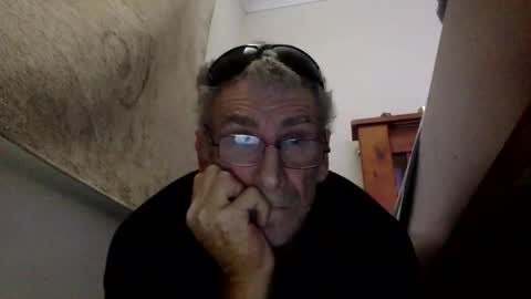 Snapshot of deanofflove2210 chatting on 12/09/24, 02:13 deanofflove2210 online show from 12/09/24, 02:13