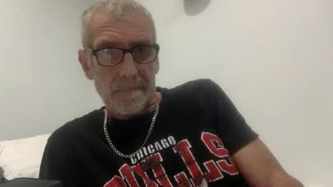 deanofflove221000 online show from 09/11/25, 11:32