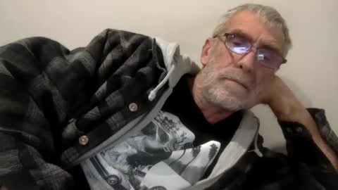 deanofflove221000 online show from 04/23/26, 04:42