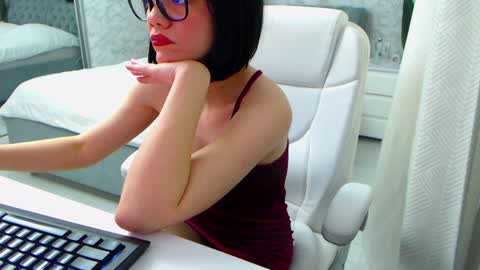 Elly online show from 04/07/26, 08:04