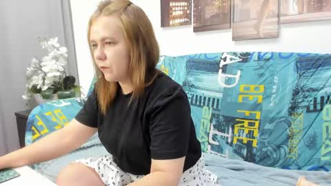 Holly online show from 06/03/26, 01:30