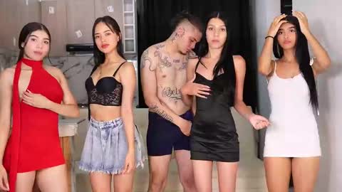 Snapshot of dears_pearlss chatting on 09/27/25, 07:52 Hannah - Annie - Alisson online show from 09/27/25, 07:52