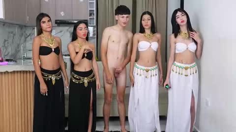 Snapshot of dears_pearlss chatting on 10/31/25, 07:37 Hannah - Annie - Alisson online show from 10/31/25, 07:37