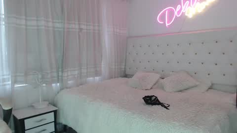 Snapshot of deboramom chatting on 02/09/25, 07:30 DeboraMom online show from 02/09/25, 07:30