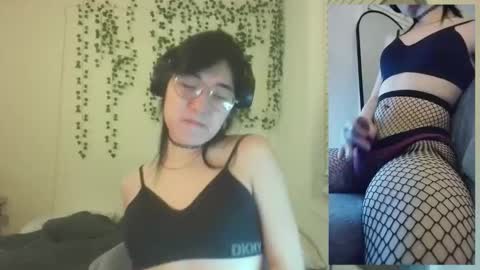 deciduousdoll online show from 12/05/25, 07:06