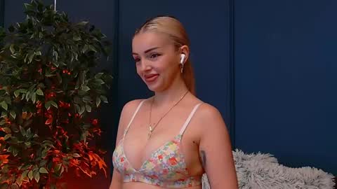 DeeaVIP online show from 05/02/26, 06:40
