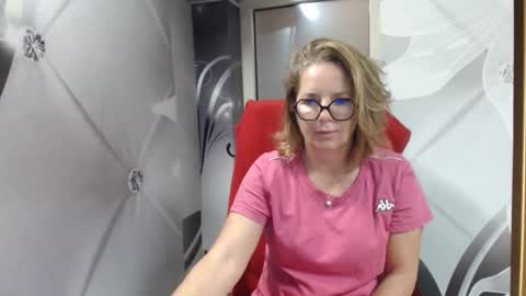 hi guys i m a cute milf i m here for good time and nice people pls be respectfool and enjoy me online show from 11/18/25, 10:41