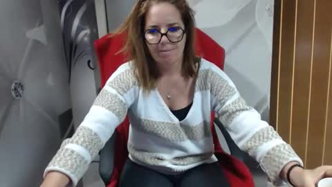 hi guys i m a cute milf i m here for good time and nice people pls be respectfool and enjoy me online show from 02/02/26, 10:47