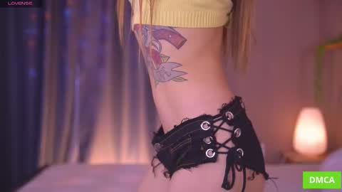 Snapshot of deeptalkss_ chatting on 11/20/25, 08:14 Eva online show from 11/20/25, 08:14