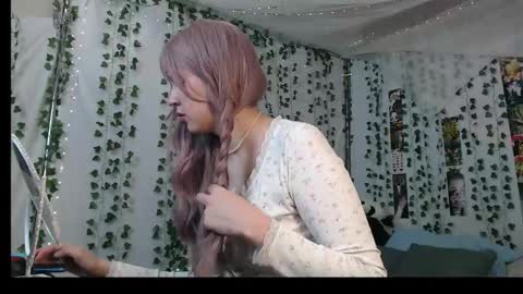 Snapshot of deermiracle chatting on 12/18/25, 10:43 deermiracle online show from 12/18/25, 10:43