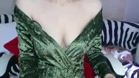 Snapshot of deessedivine chatting on 01/01/25, 12:33 KamiDevi online show from 01/01/25, 12:33