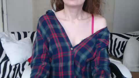 Snapshot of deessedivine chatting on 01/15/25, 02:13 KamiDevi online show from 01/15/25, 02:13