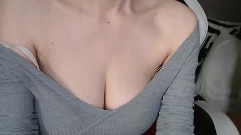 Snapshot of deessedivine chatting on 01/27/25, 02:46 KamiDevi online show from 01/27/25, 02:46