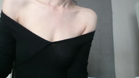 Snapshot of deessedivine chatting on 09/20/25, 02:18 KamiDevi online show from 09/20/25, 02:18