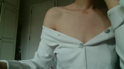 Snapshot of deessedivine chatting on 09/29/25, 01:49 KamiDevi online show from 09/29/25, 01:49