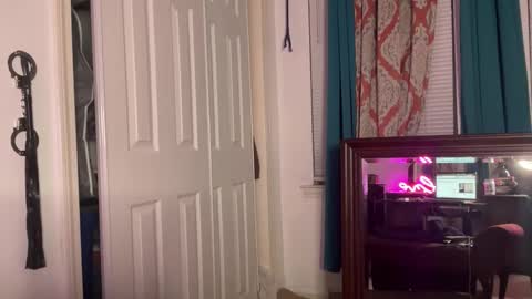 Tori online show from 11/14/25, 12:53