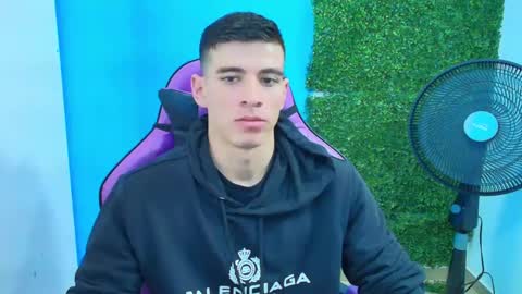 Snapshot of deiby_baby chatting on 02/14/25, 09:43 DEIBY online show from 02/14/25, 09:43