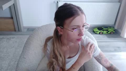 Snapshot of deidi_sweet chatting on 02/10/26, 01:26 Di online show from 02/10/26, 01:26