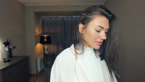 Snapshot of deidreluer chatting on 04/06/26, 07:53 Laura online show from 04/06/26, 07:53