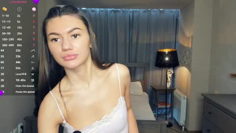 Snapshot of deidreluer chatting on 04/12/26, 07:57 Laura online show from 04/12/26, 07:57