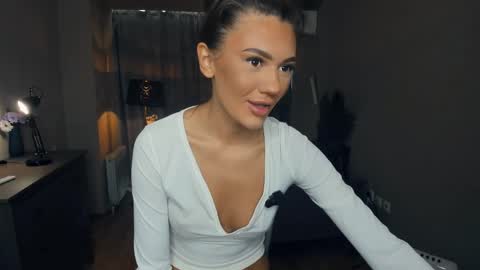 Laura online show from 05/29/26, 07:28
