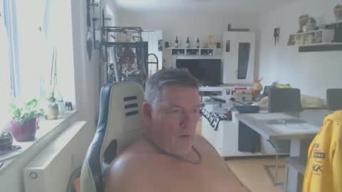 deinprinz2312 online show from 01/14/25, 10:17