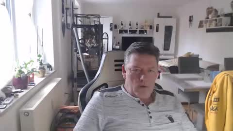 deinprinz2312 online show from 02/13/25, 12:32