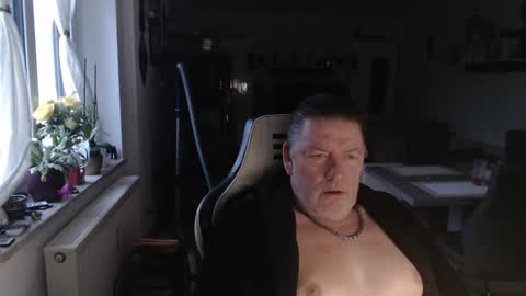 deinprinz2312 online show from 02/17/25, 06:20