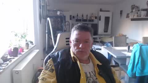 deinprinz2312 online show from 02/19/25, 07:28