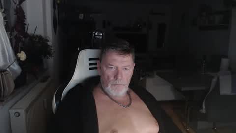 deinprinz2312 online show from 10/11/25, 03:39