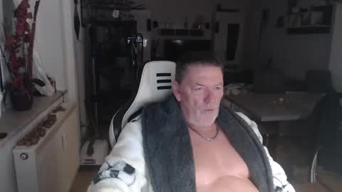 deinprinz2312 online show from 10/17/25, 04:04