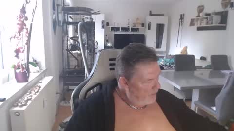 deinprinz2312 online show from 10/23/25, 09:52