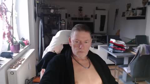 deinprinz2312 online show from 12/03/25, 07:49