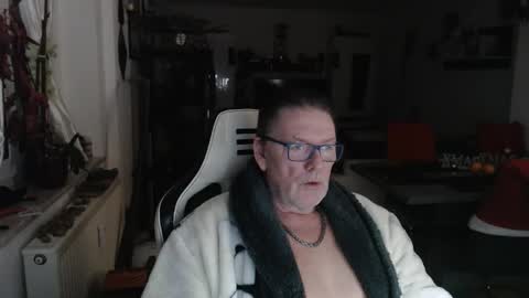 deinprinz2312 online show from 12/17/25, 03:45