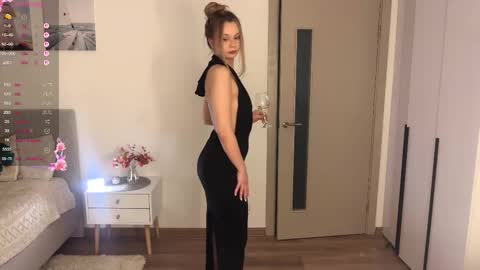 Dia online show from 11/22/25, 05:45