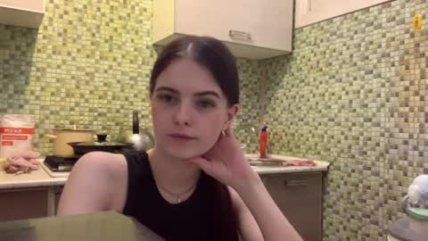 Kiki online show from 04/15/26, 07:58