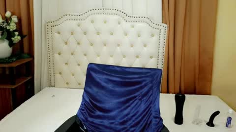 Sophie online show from 06/25/26, 04:34