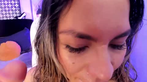 Snapshot of delilah_fix chatting on 02/12/25, 02:21 della online show from 02/12/25, 02:21