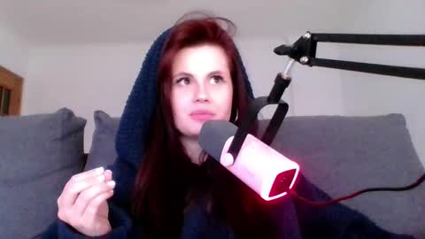 dellacrush_ online show from 03/07/25, 06:00