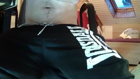 Snapshot of delling235 chatting on 09/10/25, 05:29 delling235 online show from 09/10/25, 05:29