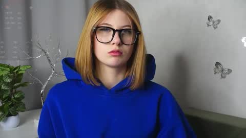 Snapshot of deloresklecha chatting on 11/27/25, 07:38 Katrin online show from 11/27/25, 07:38