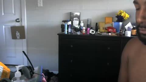 Snapshot of delta7012 chatting on 02/21/25, 03:43 delta7012 online show from 02/21/25, 03:43