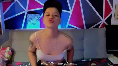 Snapshot of demimoore222 chatting on 10/23/25, 01:32 DEMI online show from 10/23/25, 01:32