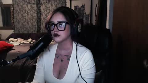 Snapshot of demongf chatting on 11/25/25, 01:27 Demoness Mina online show from 11/25/25, 01:27