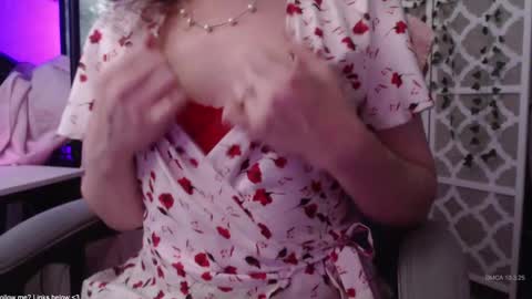 Snapshot of demuredeliah chatting on 10/03/25, 08:28 Deliah online show from 10/03/25, 08:28