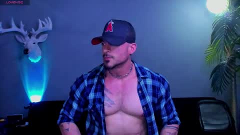 Snapshot of dennis_cox_ chatting on 02/19/26, 03:08 dennis_cox_ online show from 02/19/26, 03:08