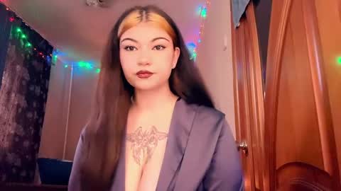Leila online show from 05/19/26, 01:39