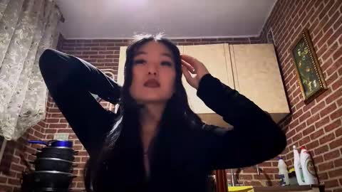 Snapshot of denysebernacchi chatting on 12/14/25, 01:49 Emma online show from 12/14/25, 01:49