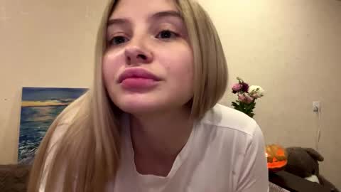 Vi  Victoria online show from 10/31/25, 02:18