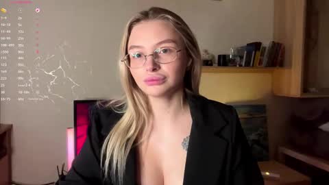 Vi  Victoria online show from 11/14/25, 01:32